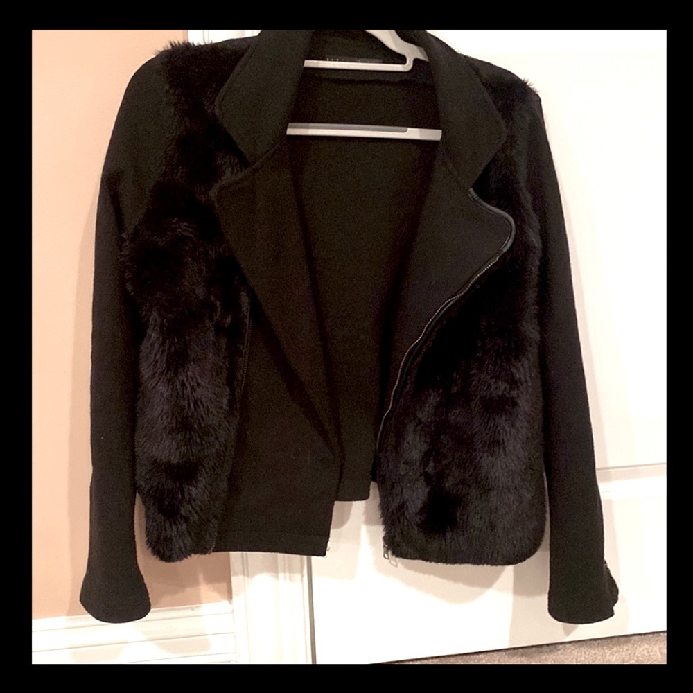 Black fur angled-cut zip-up jacket